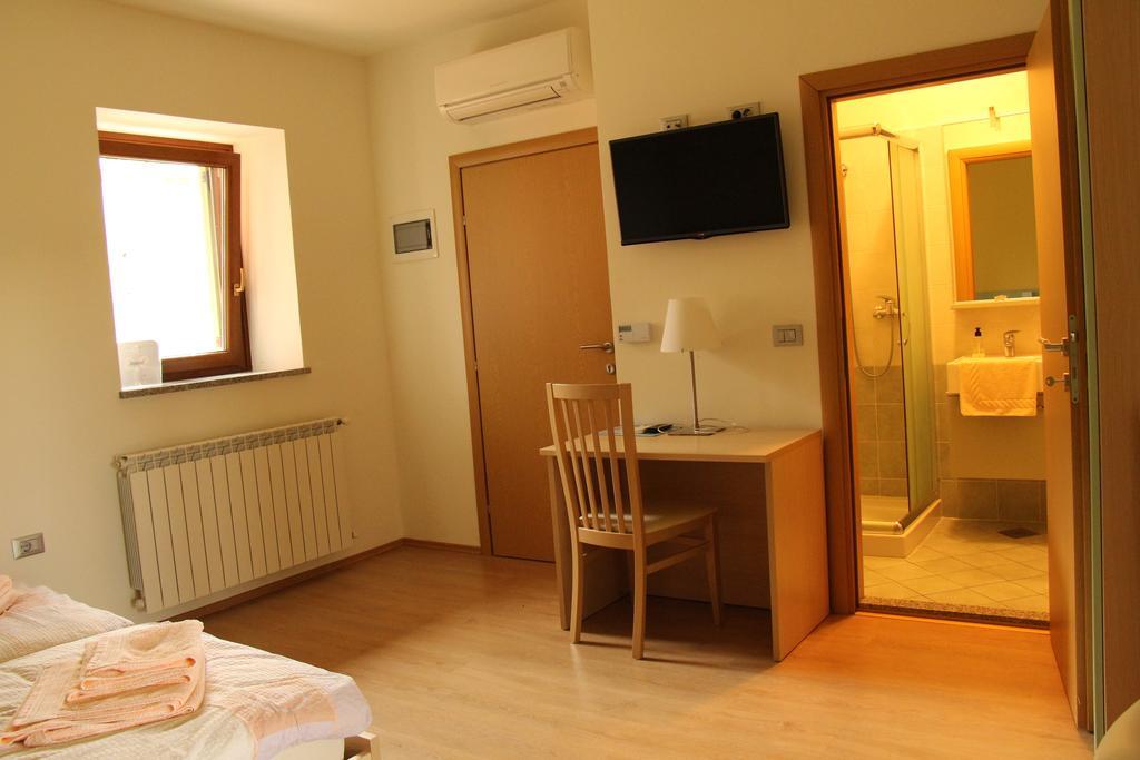 Zoi Apartments Dobrovo Room photo